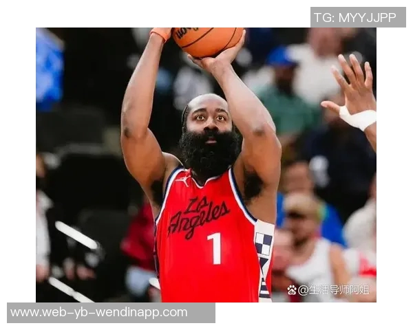 哈登全场表现亮眼贡献20分6板13助3断但7次失误影响球队节奏