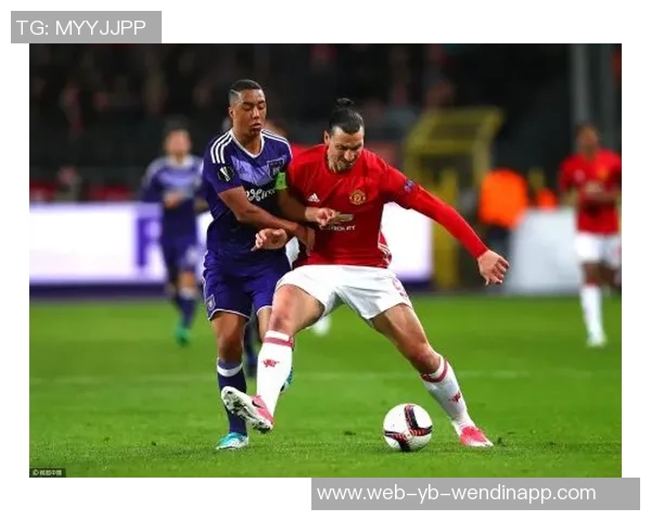 卡拉布里亚欧联赛场精彩进球技巧与速度完美结合撼动对手防线 卡拉布里亚欧联赛场精彩进球技巧与速度完美结合撼动对手防线