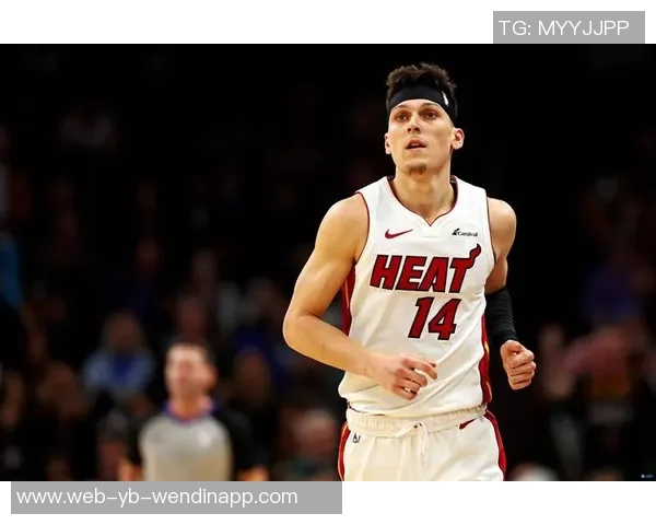 希罗与公牛吉祥物半场对决公牛一击命中让希罗瞬间退缩