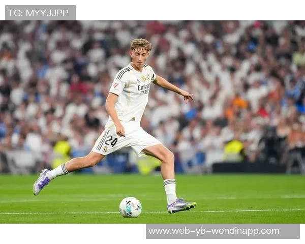 皇马全员集结阿诺德卡瓦哈尔赫伊森塞巴略斯齐聚训练场