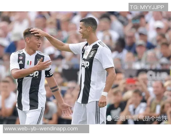 B费社媒晒与多尔古拥抱照加纳乔称其为金球奖最强者